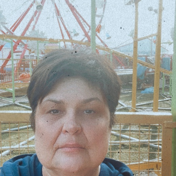 Meet your Posher, Elena - Picture 3 of 3